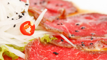 Carpaccio de bœuf  à la moutarde  et aux câpres