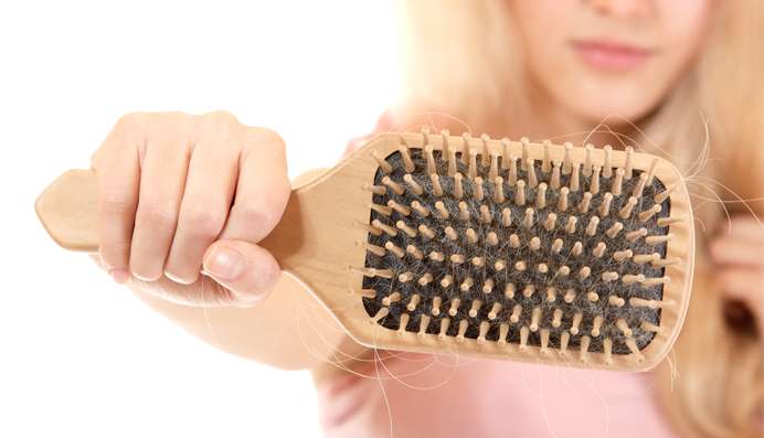 Chute des cheveux : conseils et recettes d’experts